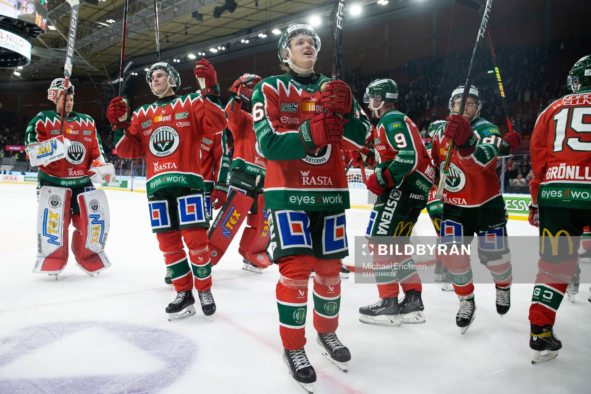 Frölundas Pontus Johansson och Liam Dower Nilsson jublar