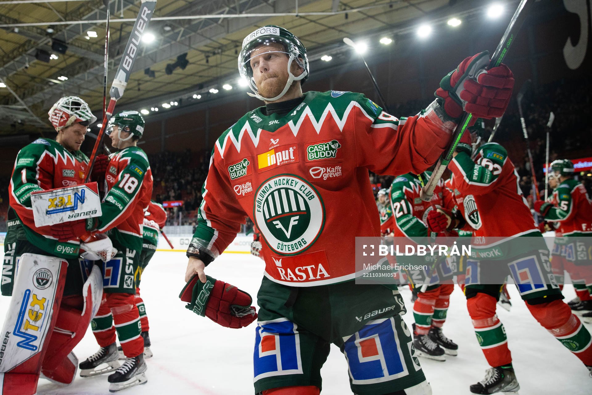 Frölundas Ryan Lasch jublar och tackar publiken