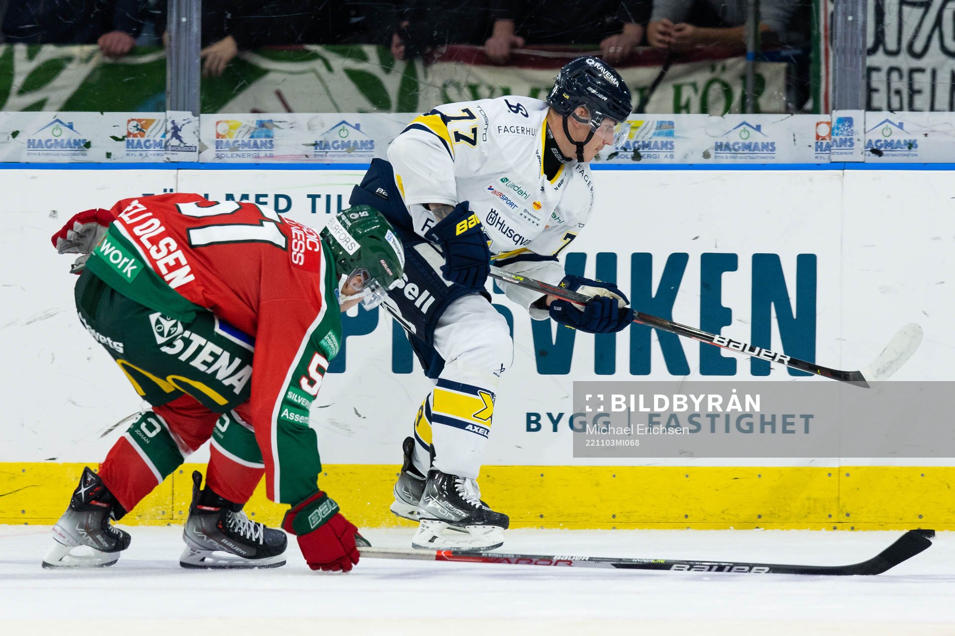 Frölundas Mats Rosseli Olsen och HV71s Herman Hansson
