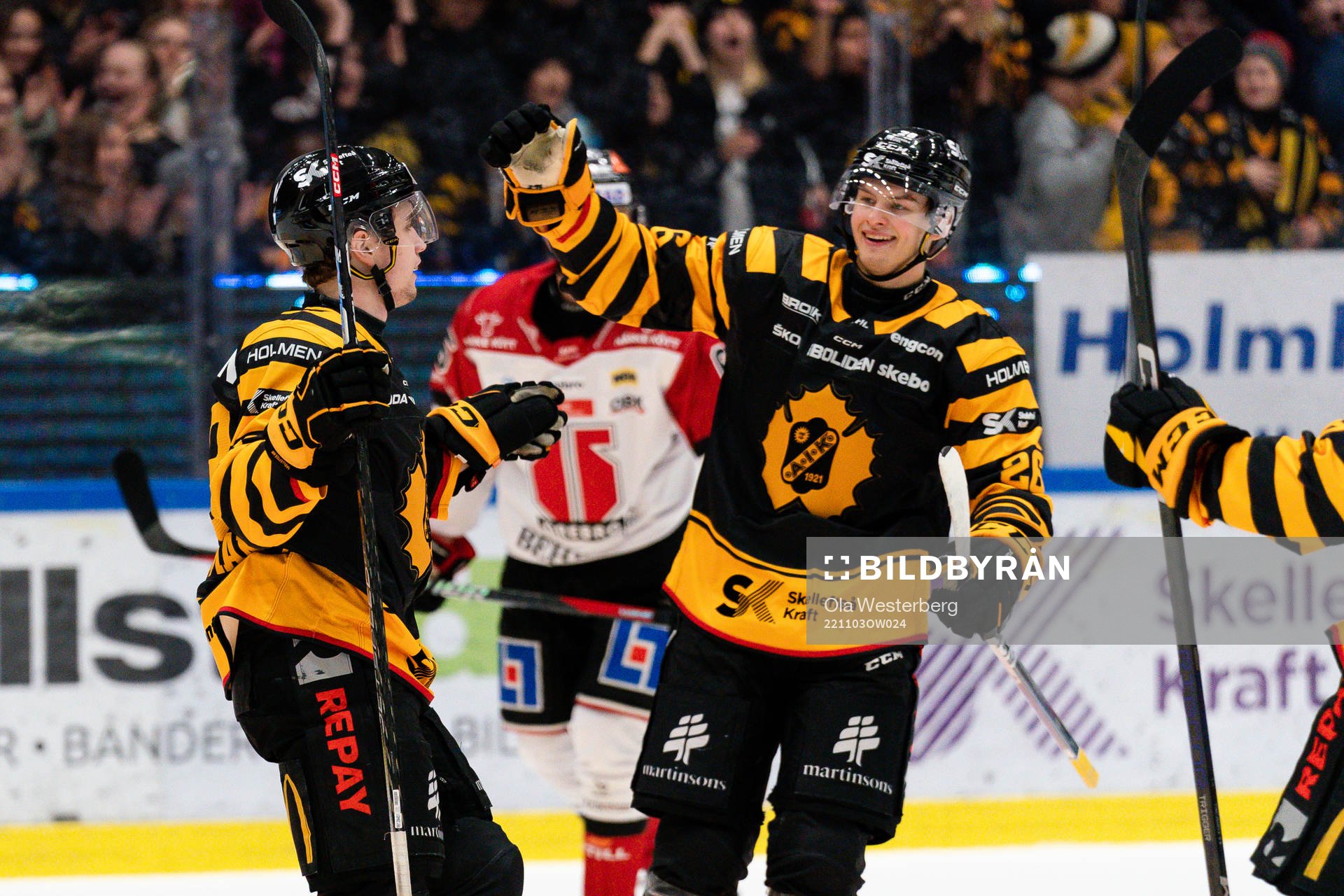 Skellefteås Elias Stenman och Simon Robertsson jublar