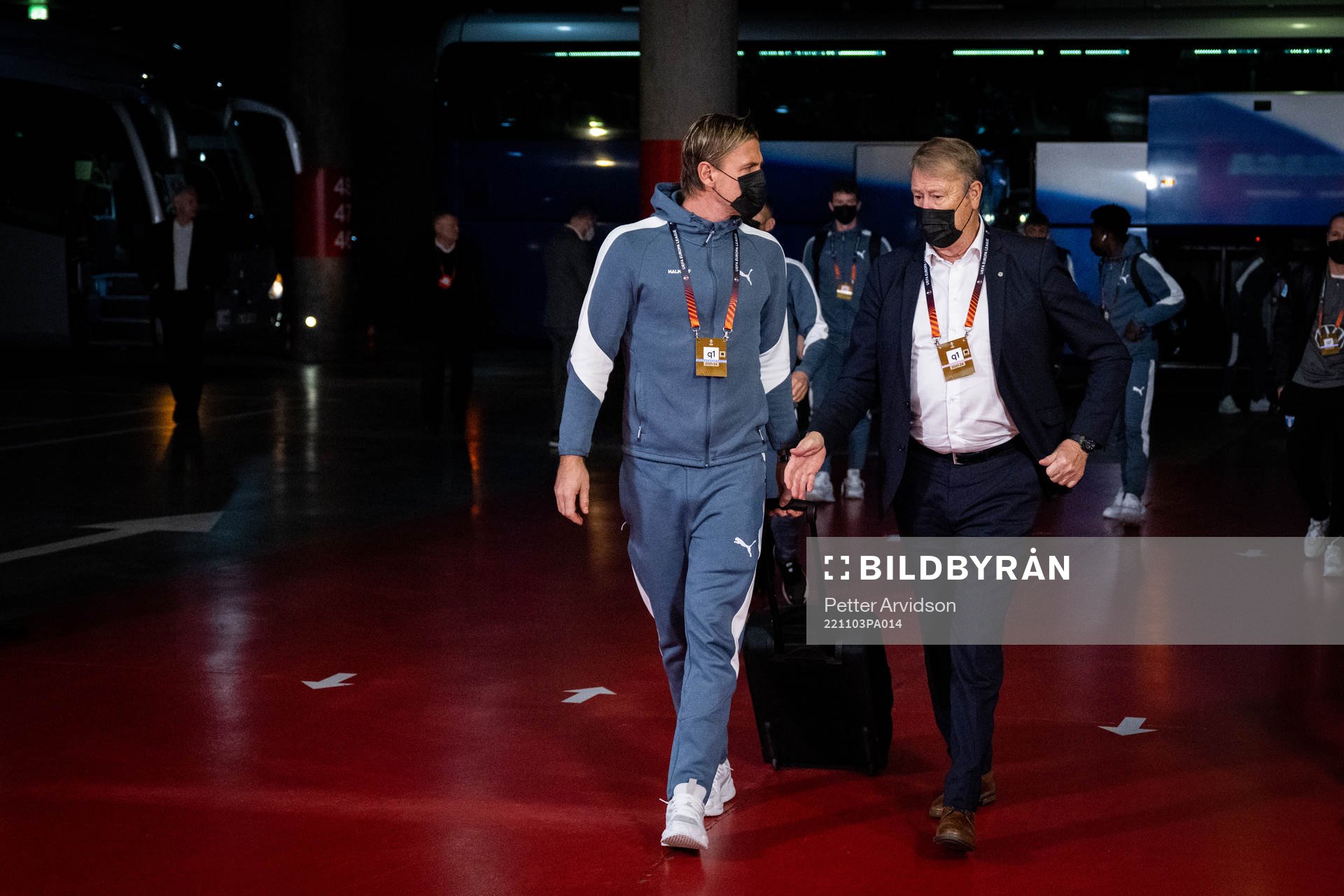 Goalkeeper Johan Dahlin and head coach Åge Hareide arrives