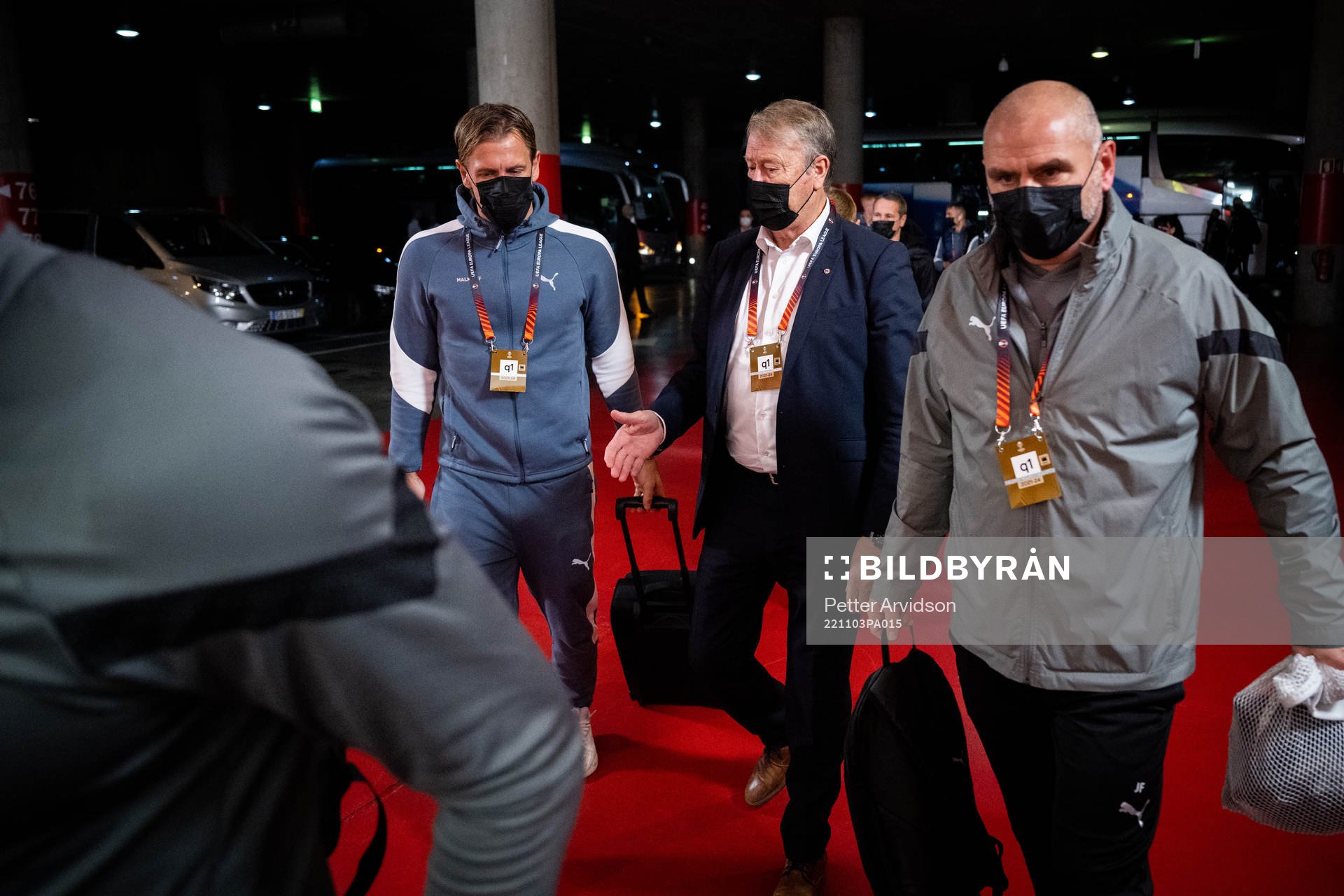 Goalkeeper Johan Dahlin and head coach Åge Hareide arrives