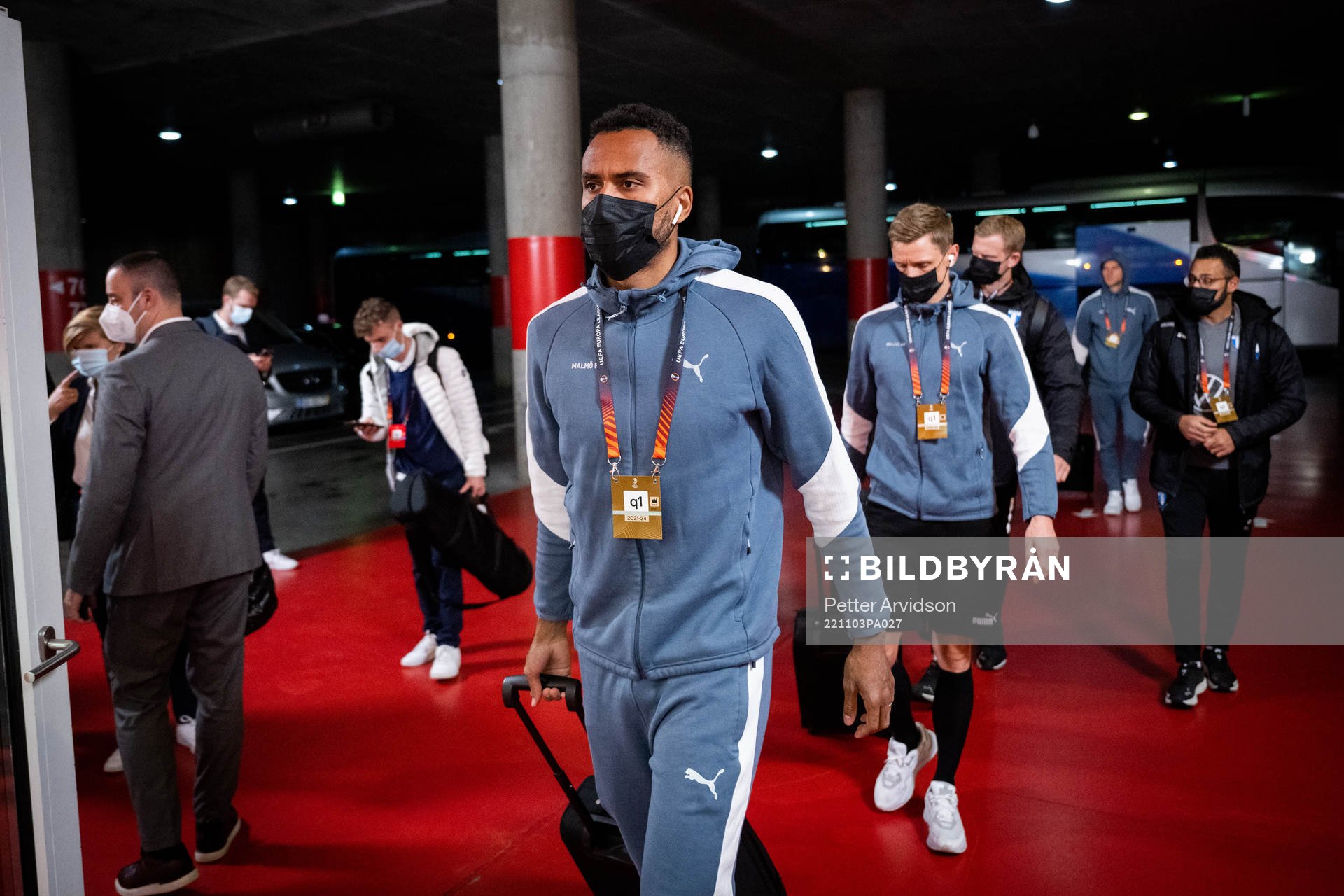 Isaac Kiese Thelin arrives to the stadium