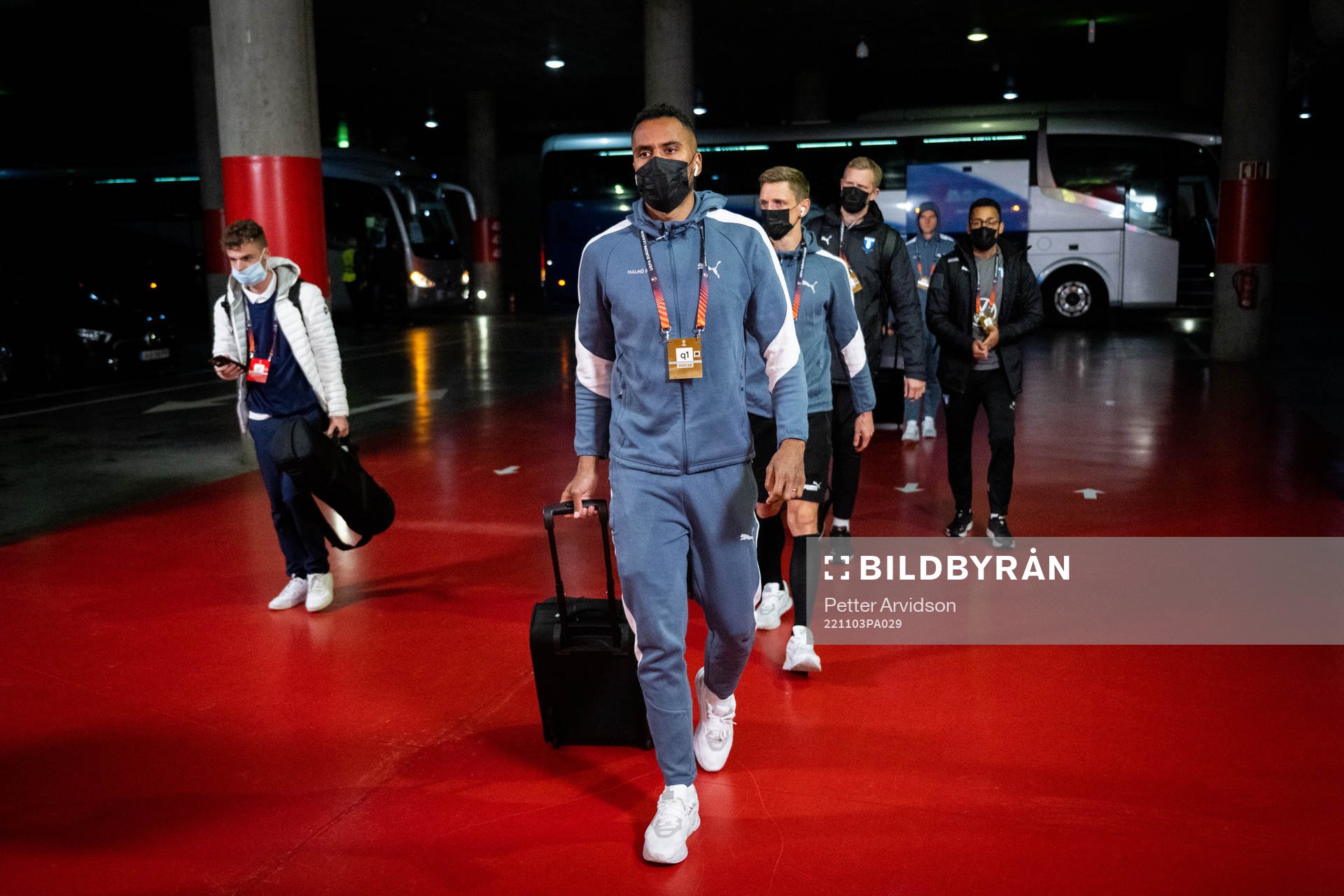 Isaac Kiese Thelin arrives to the stadium