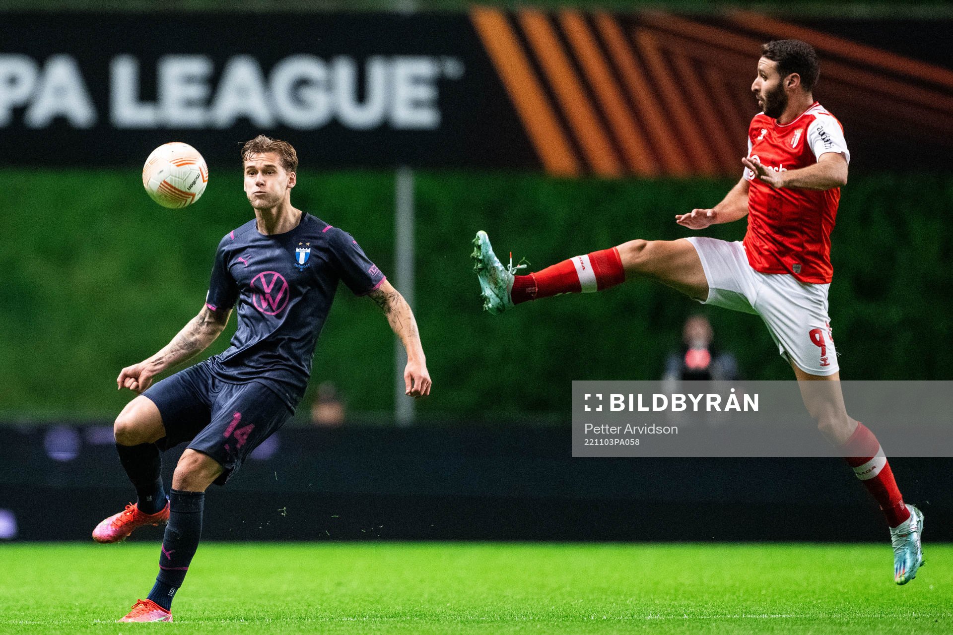 Felix Beijmo of Malmö FF and Abel Ruiz of Braga
