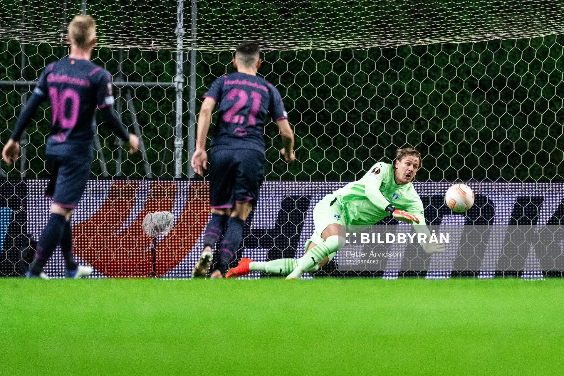 Goalkeeper Johan Dahlin of Malmö FF