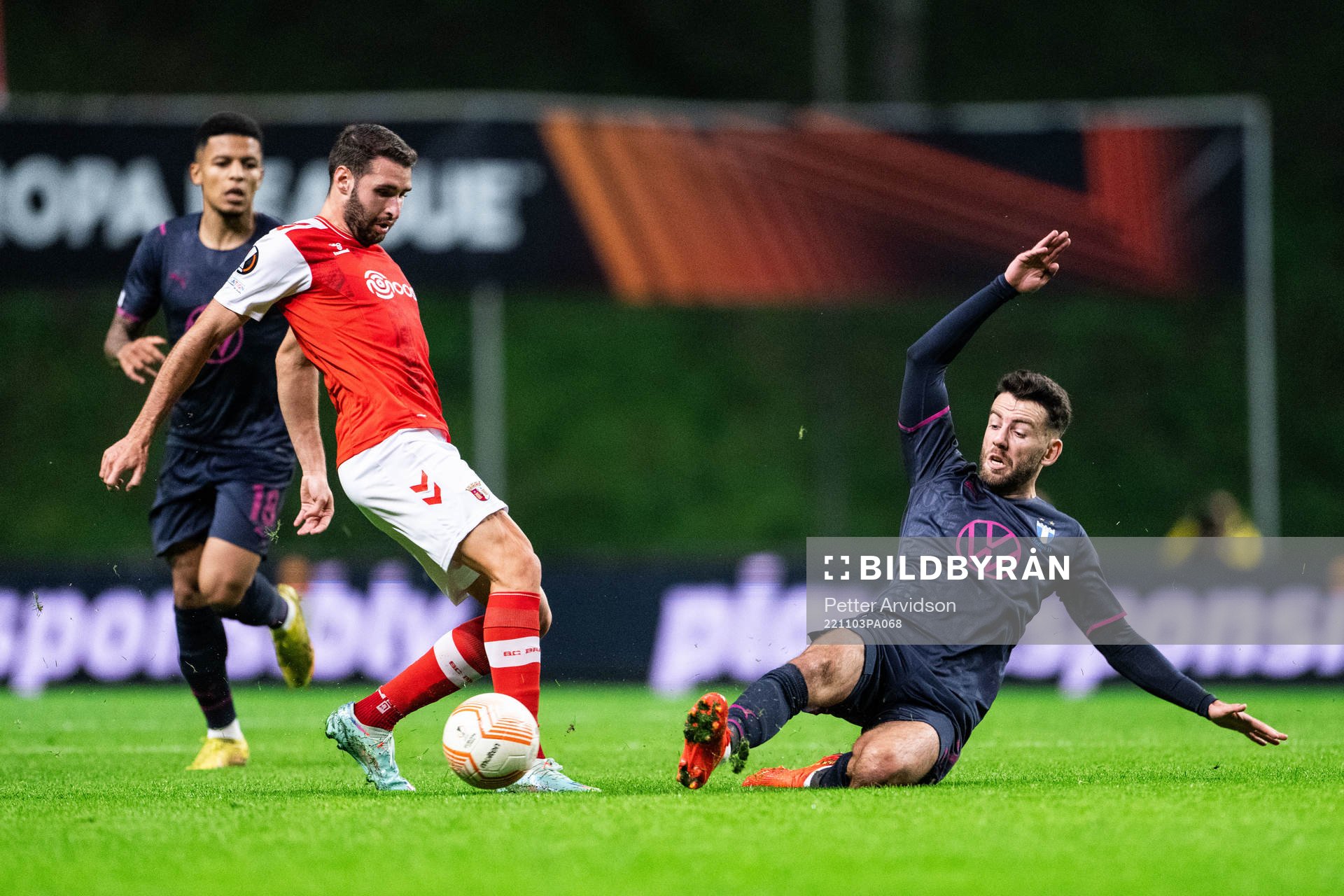 Abel Ruiz of Braga and Erdal Rakip of Malmö FF