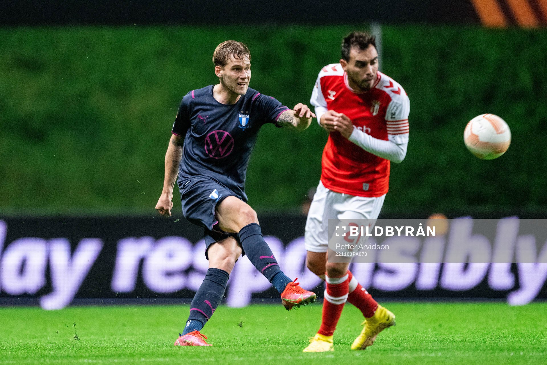 Felix Beijmo of Malmö FF and Ricardo Horta of Braga