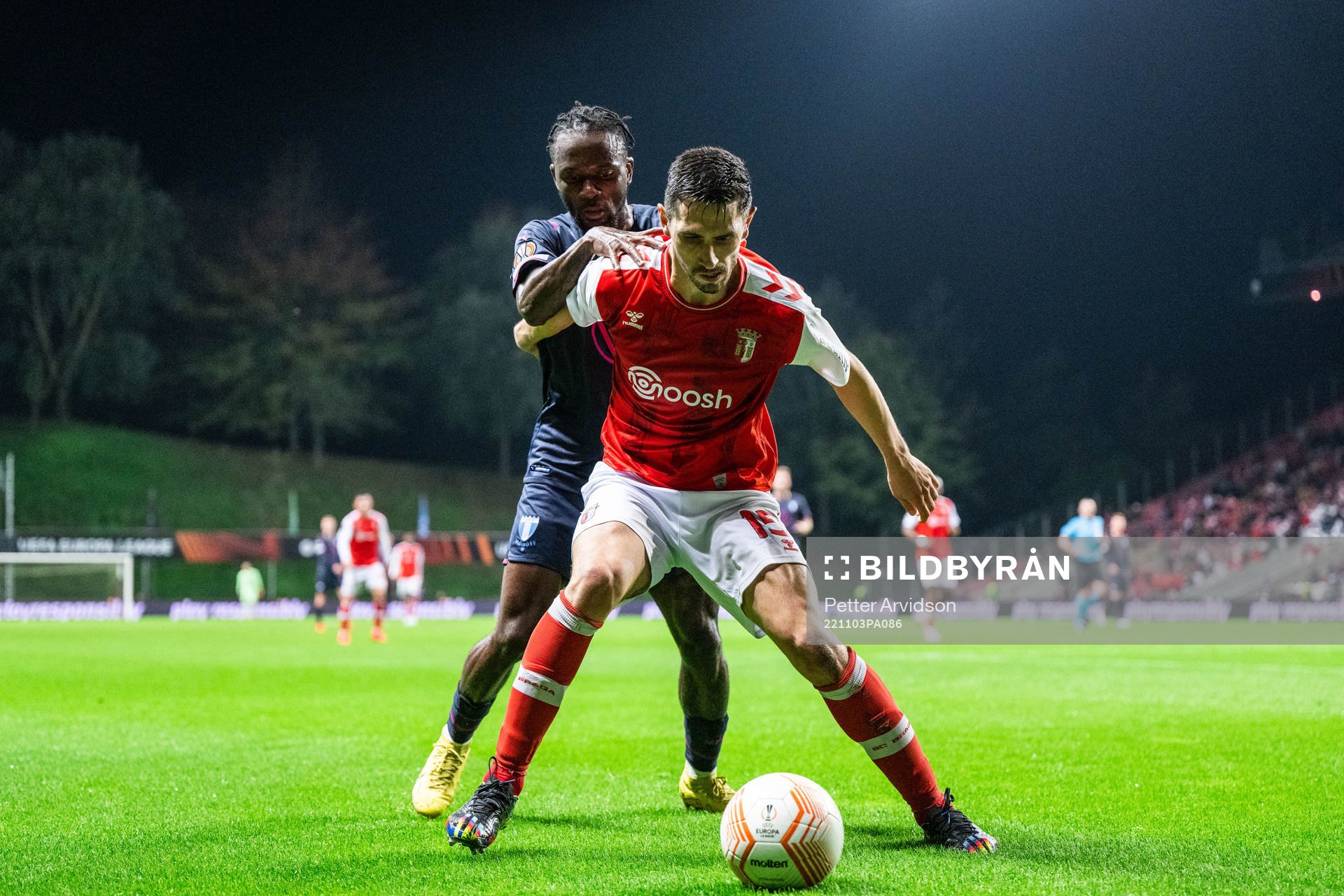 Mohammed Buya Turay of Malmö FF and Paulo Oliveira of Braga
