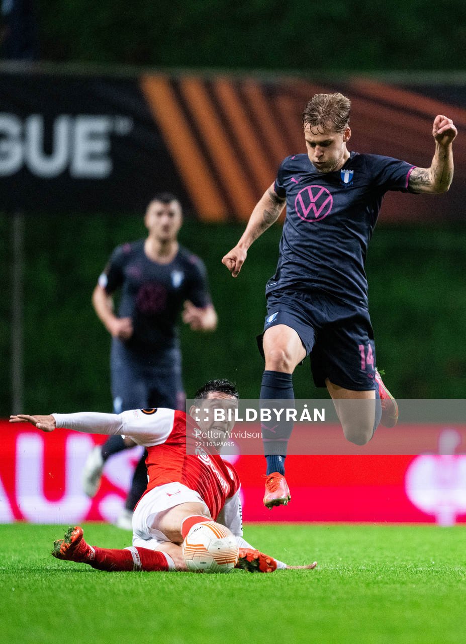 Andre Castro of Braga and Felix Beijmo of Malmö FFduring
