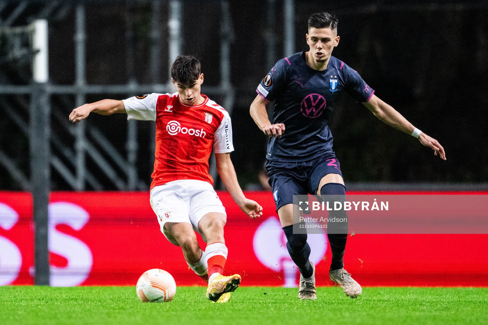 Rodrigo Gomes of Braga and Dennis Hadžikadunic of Malmö FF