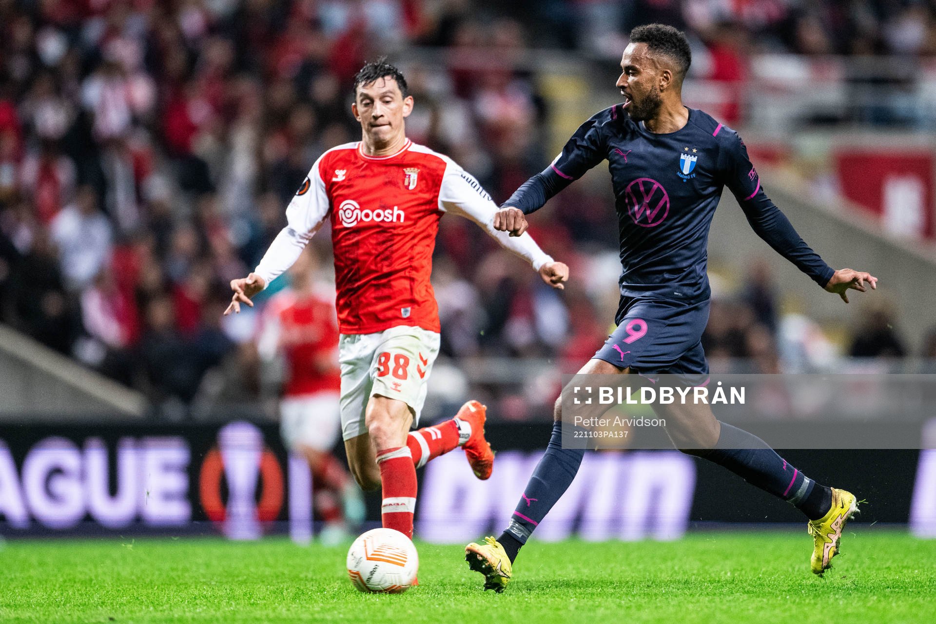 Andre Castro of Braga and Isaac Kiese Thelin of Malmö FF