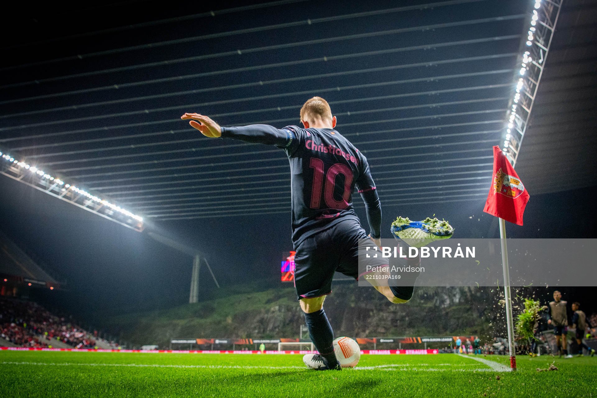 Anders Christiansen of Malmö FF with a corner kick