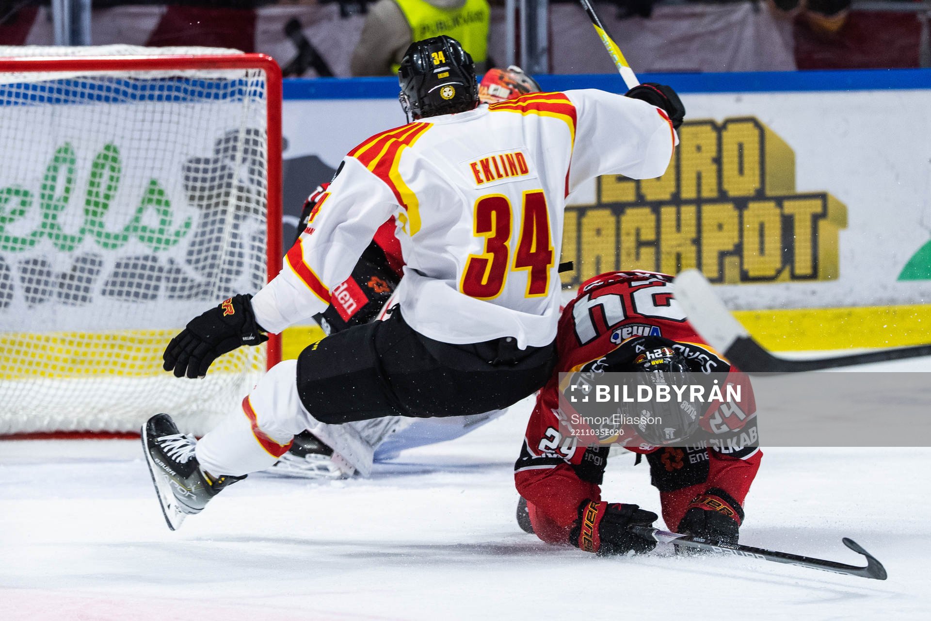 Brynäs Oscar Eklind och Luleås Brendan Shinnimin