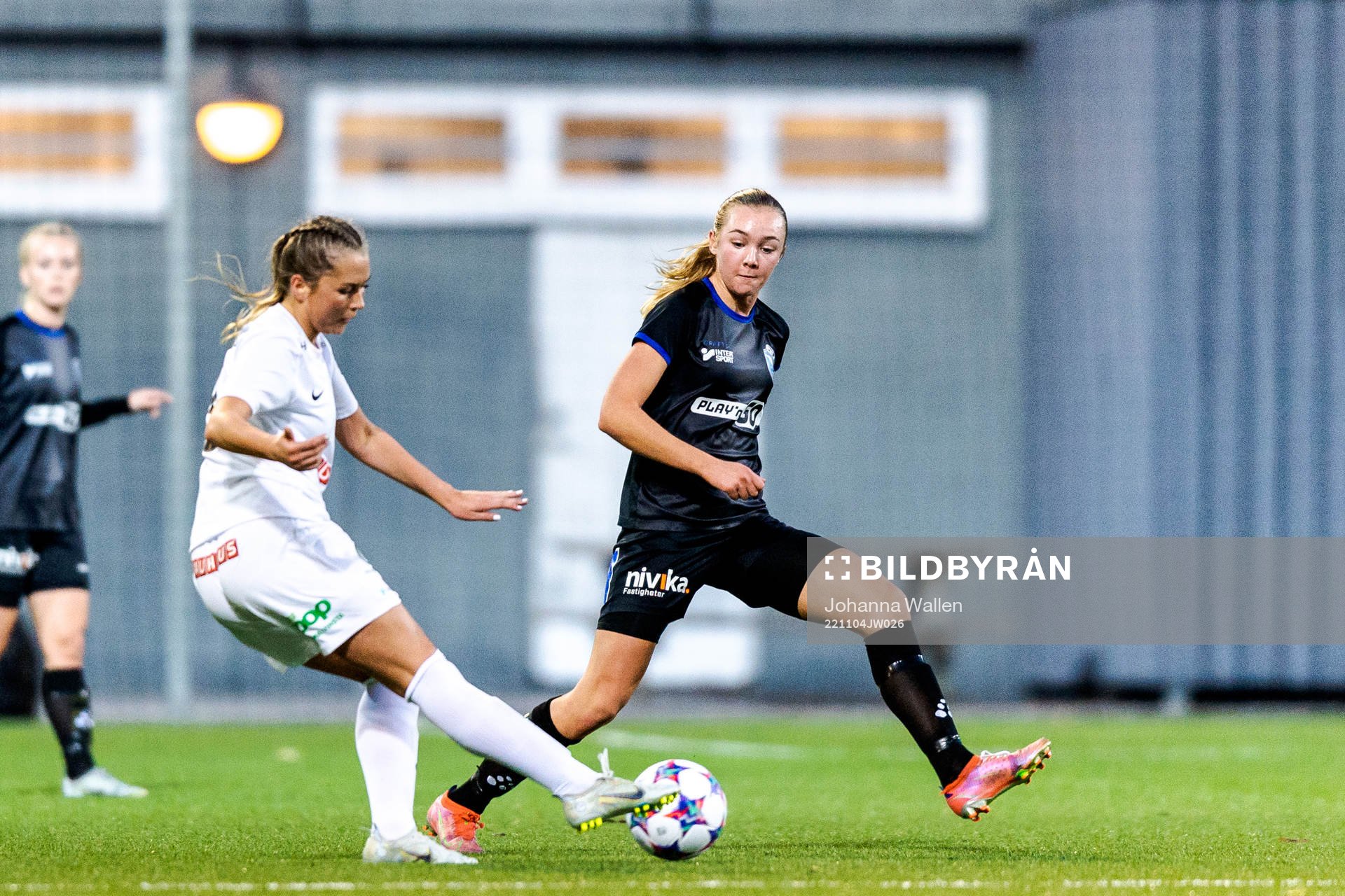 Brommapojkarnas Tuva Norell och Växjös Ebba Cronholm