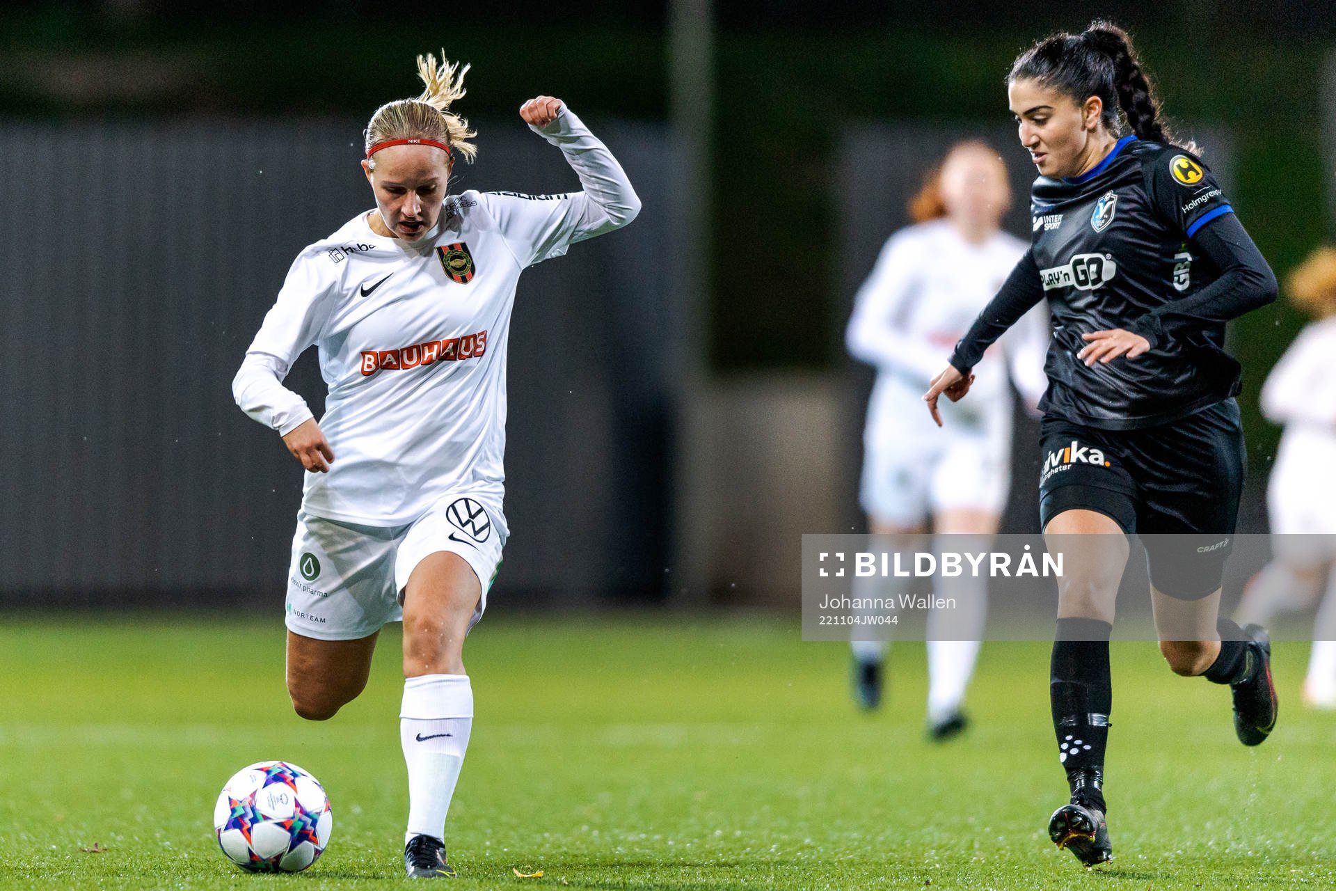 Brommapojkarnas Klara Bengtsson och Växjös Izabell Afram