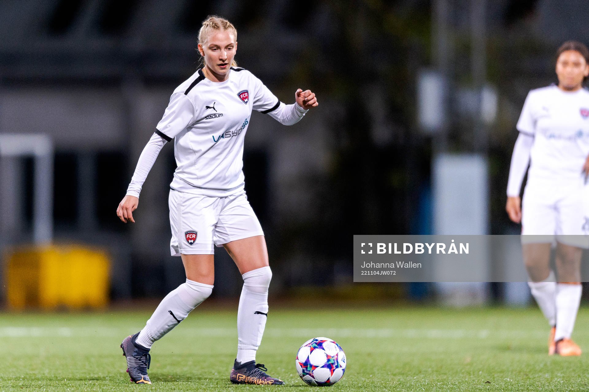 FC Rosengårds Amanda Schultz under fotbollsmatchen i F19-slutspelet mellan Umeå och FC Rosengård den 4 november 2022 i Stockholm. 