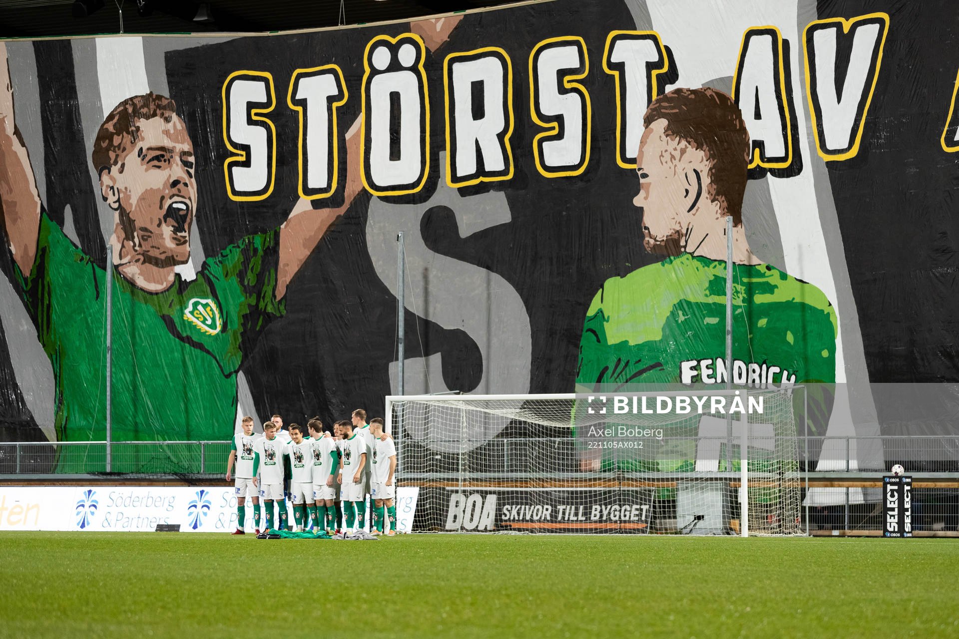 Jönköpings Södras fotograferas framför tifot inför fotbollsmatchen i Superettan mellan Jönköpings Södra och Örebro den 5 november 2022 i Jönköping.