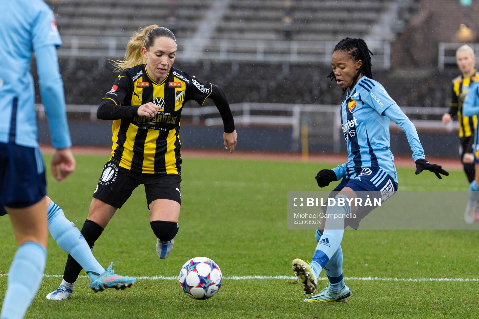 Häckens Elin Rubensson och Djurgårdens Linda Maserame