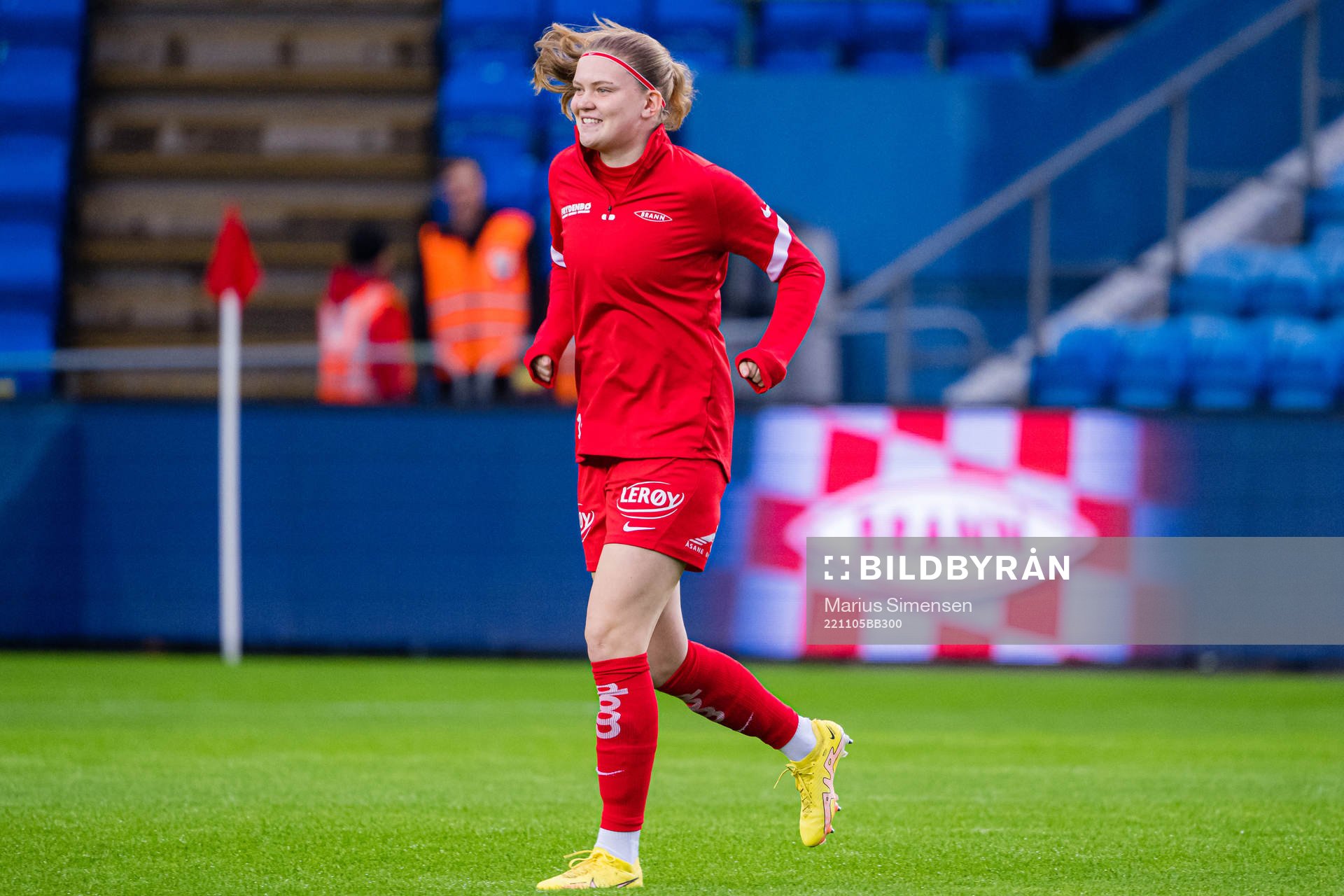 Signe Gaupset of Brann warms up