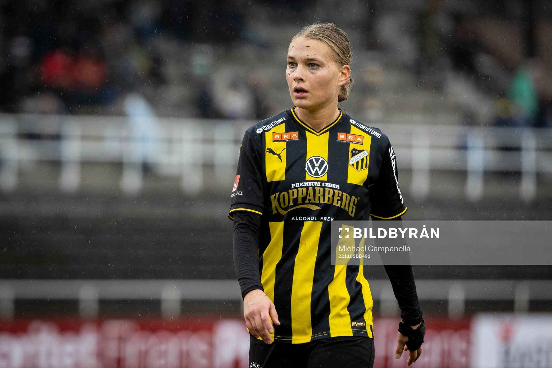 Häckens Stine Larsen under fotbollsmatchen i Damallsvenskan mellan Djurgården och Häcken den 5 november 2022 i Stockholm. 