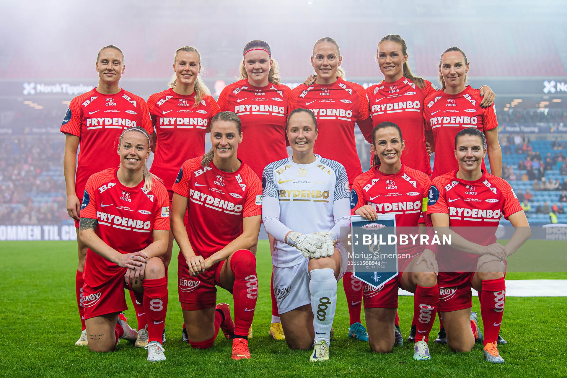 The starting eleven of Brann poses for a team group photo