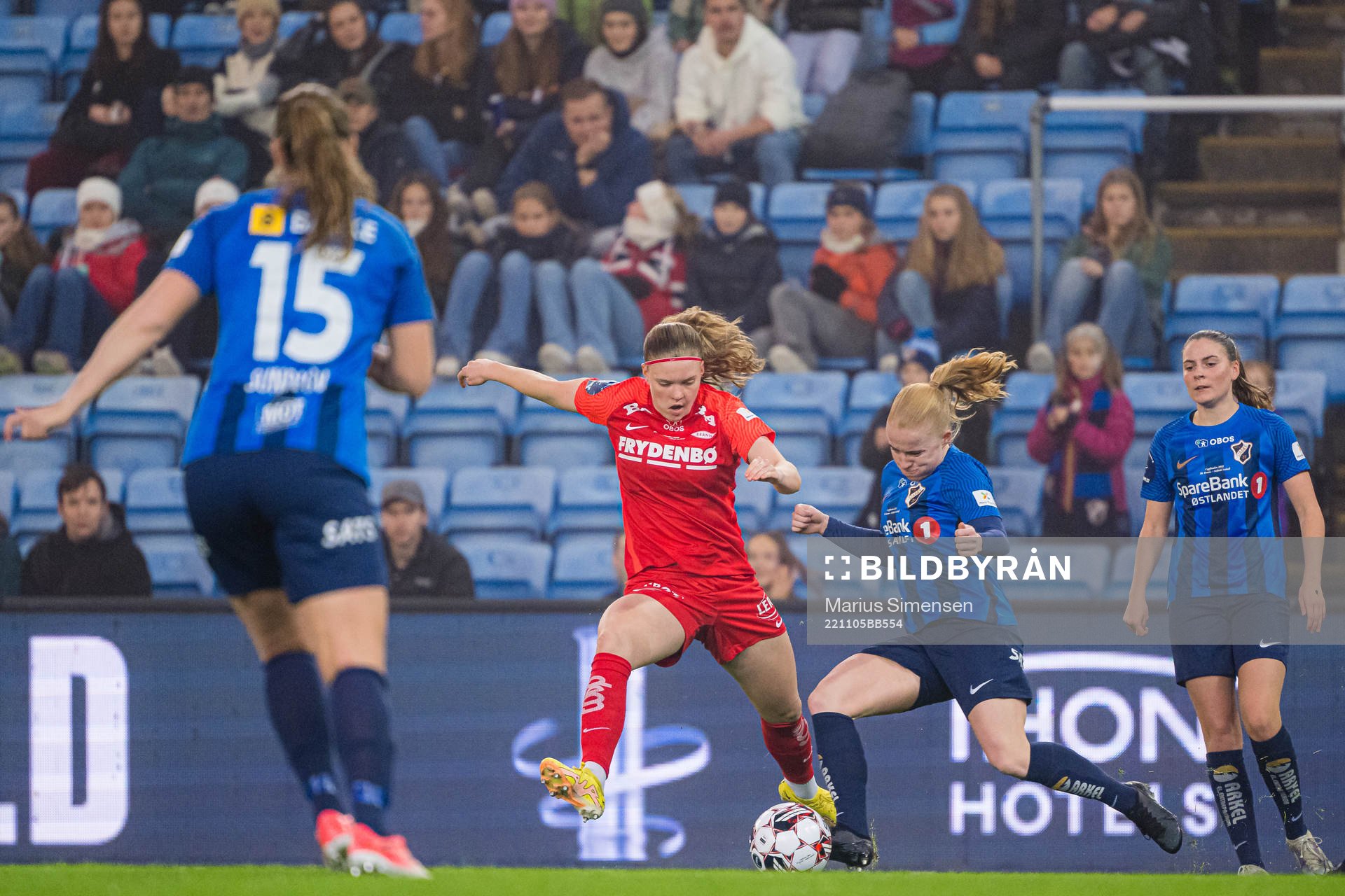 Nora Eide Lie of Brann and Thea Loennecken of Stabæk