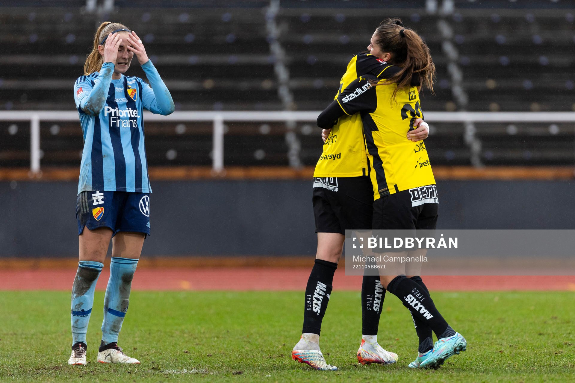 Häckens Mille Gejl Jensen och Pauline Hammarlund jublar 3-1
