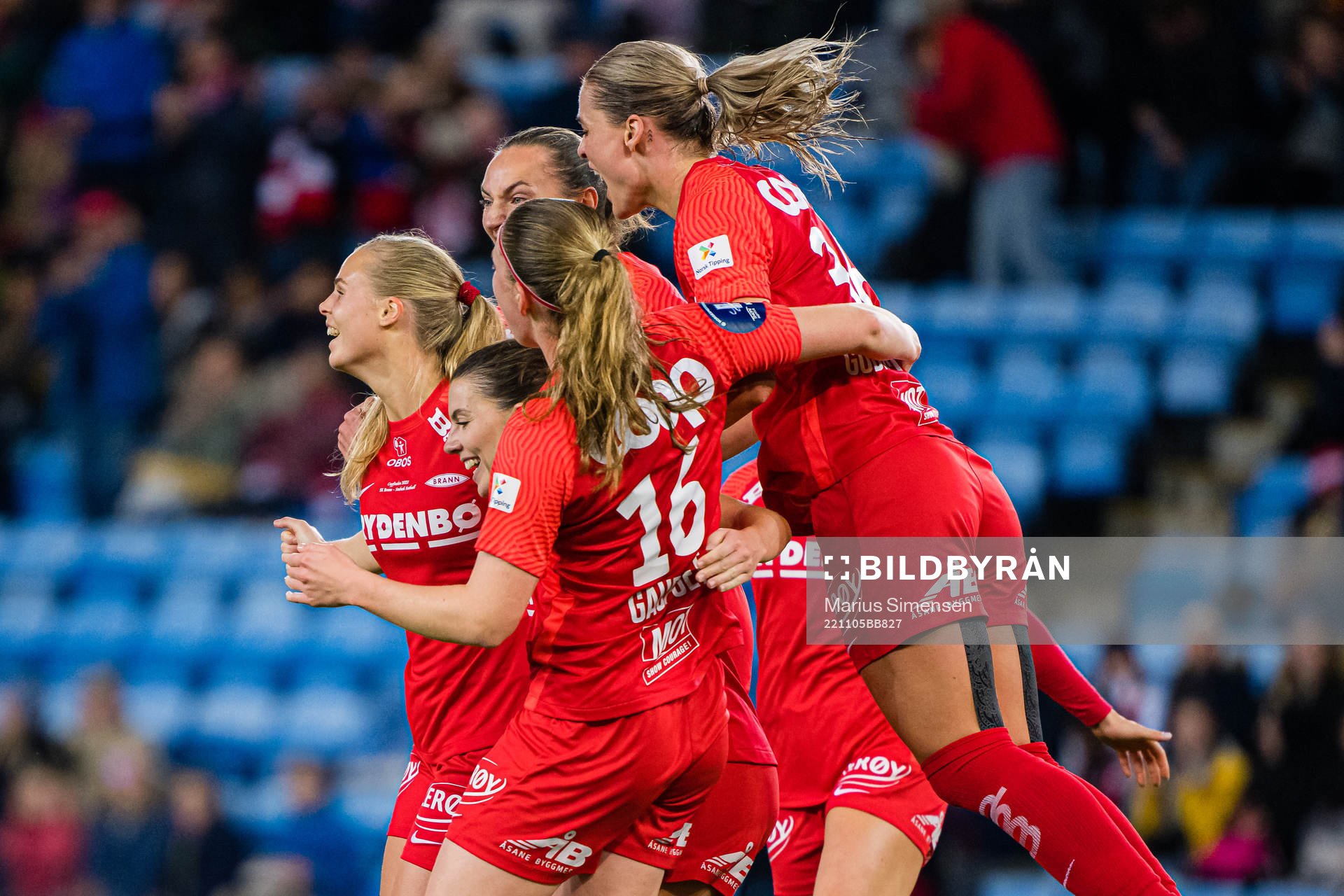Nora Eide Lie of Brann celebrates