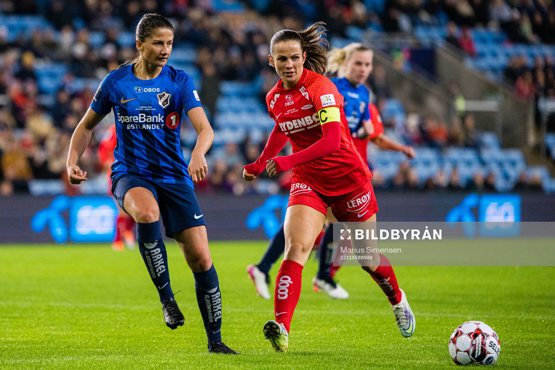 Silje Bjørneboe of Stabæk and Tuva Hansen of Brann