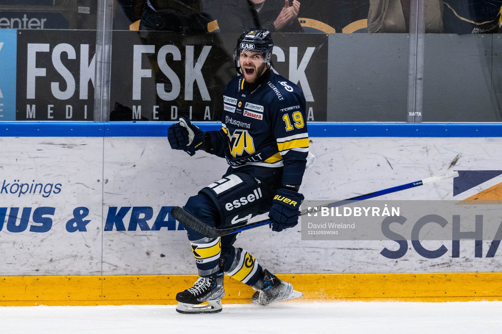 HV71s Sam Vigneault jublar 3-1 (som senare blir bortdömt