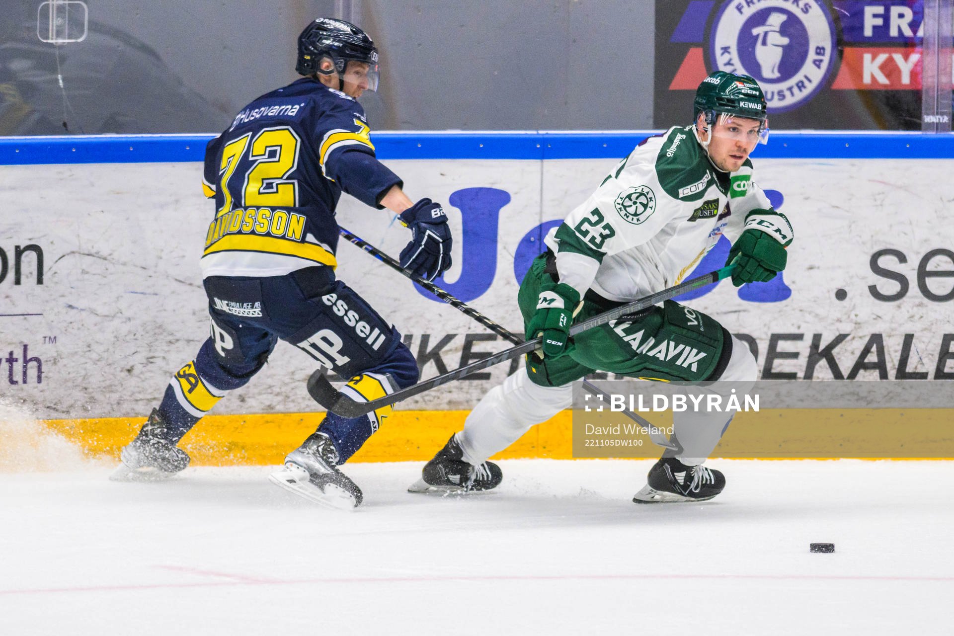 HV71s Jonathan Davidsson och Färjestads Ville Pokka