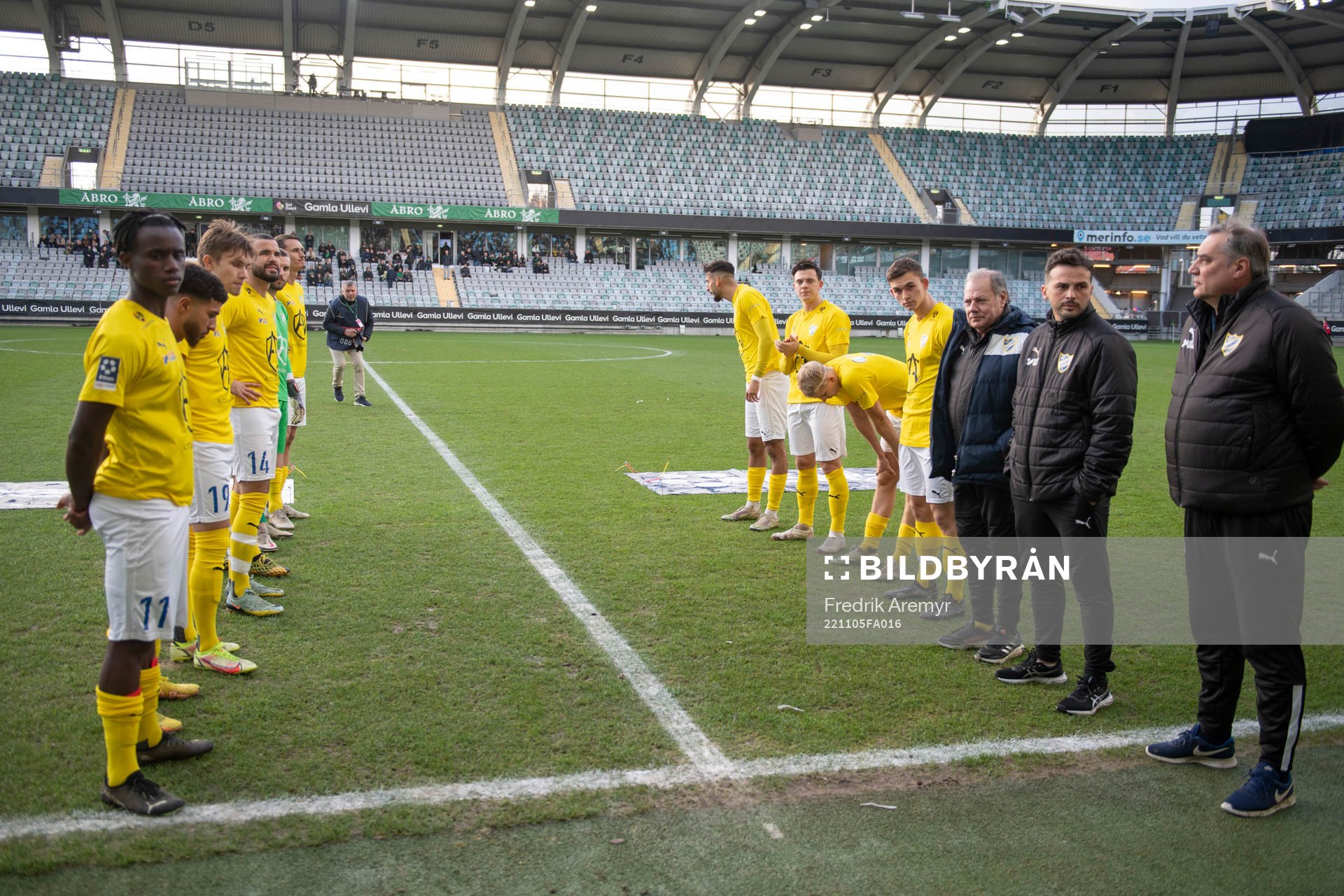 IFK Malmös spelare välkomnar GAIS spelare