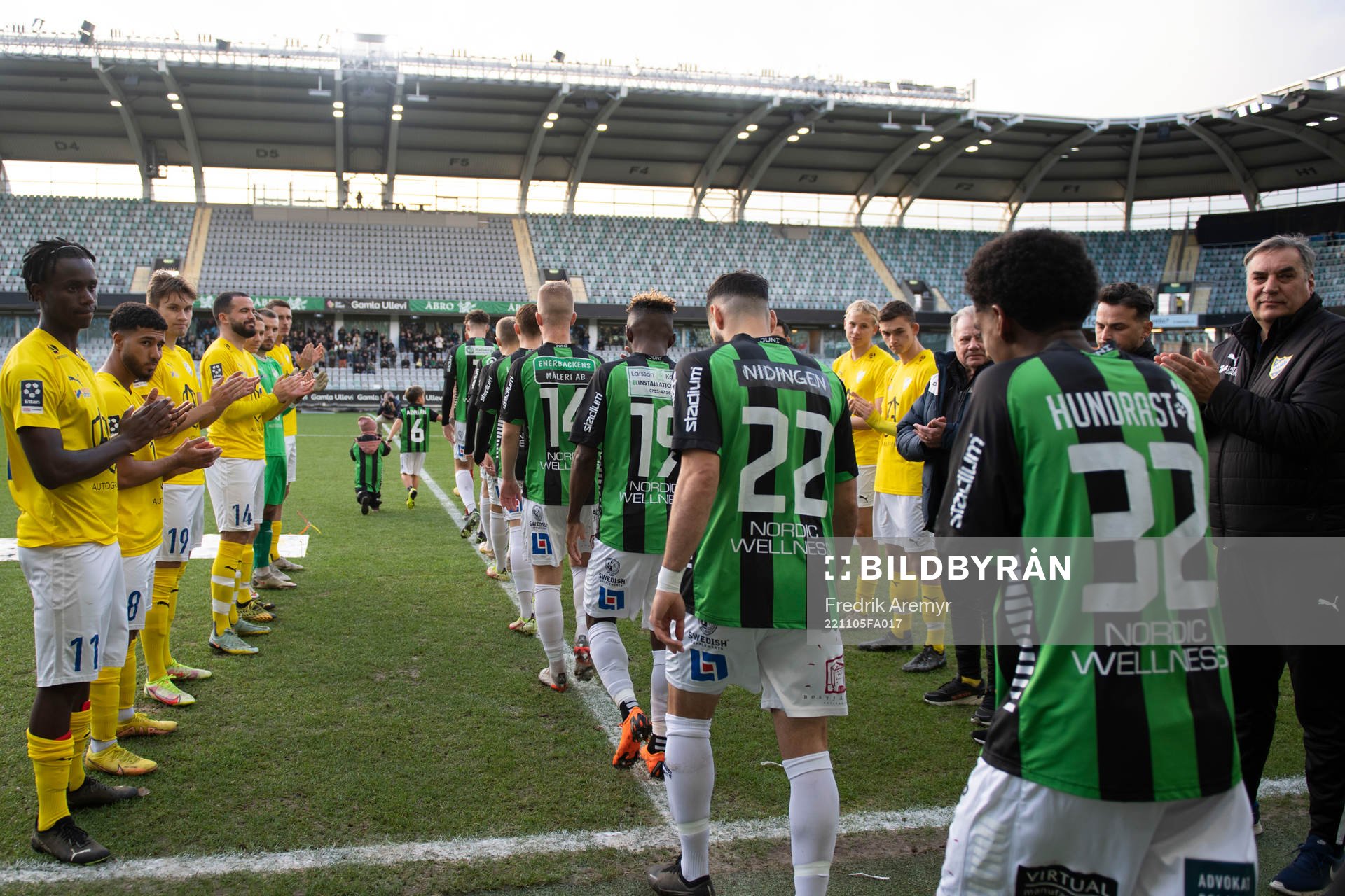 IFK Malmös spelare välkomnar GAIS spelare