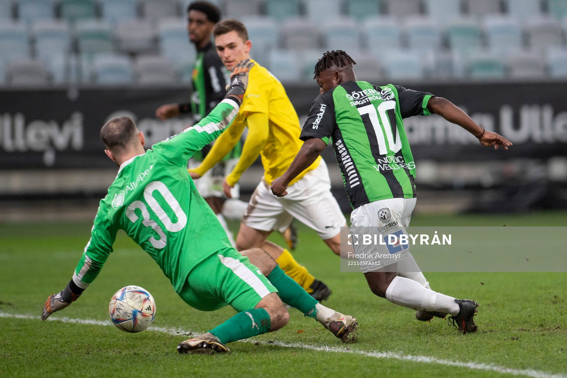 GAIS Michael Kargbo gör mål bakom IFK Malmös målvakt
