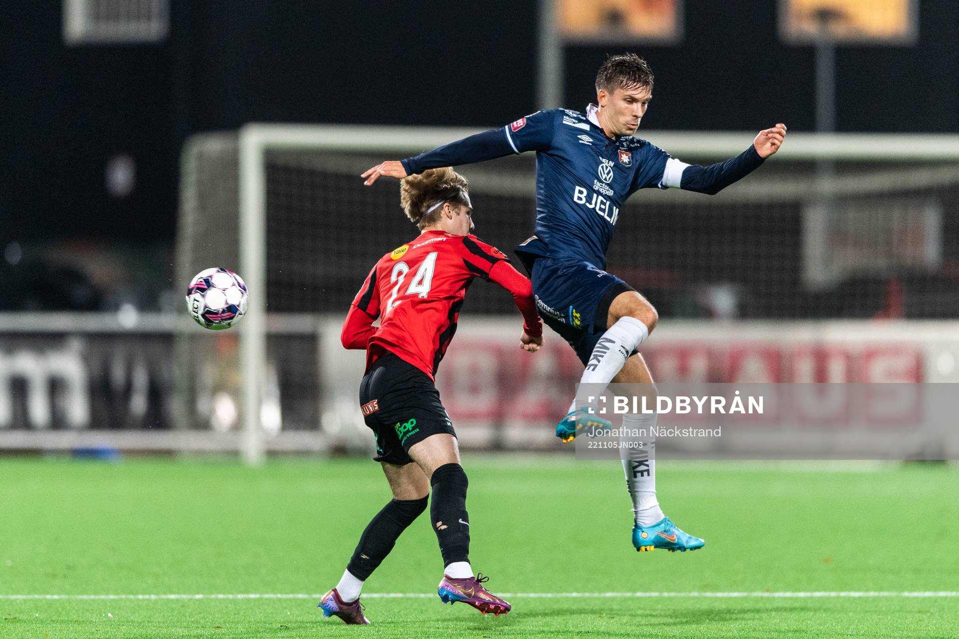 Brommapojkarnas Theo Bergvall och Örgrytes Erion Sadiku