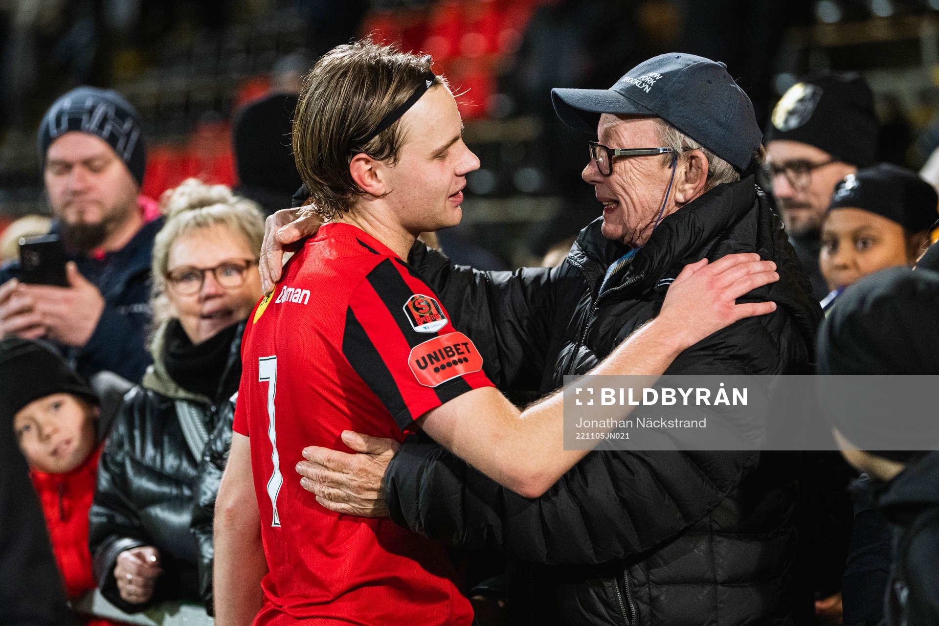 Brommapojkarnas Oscar Pettersson firar
