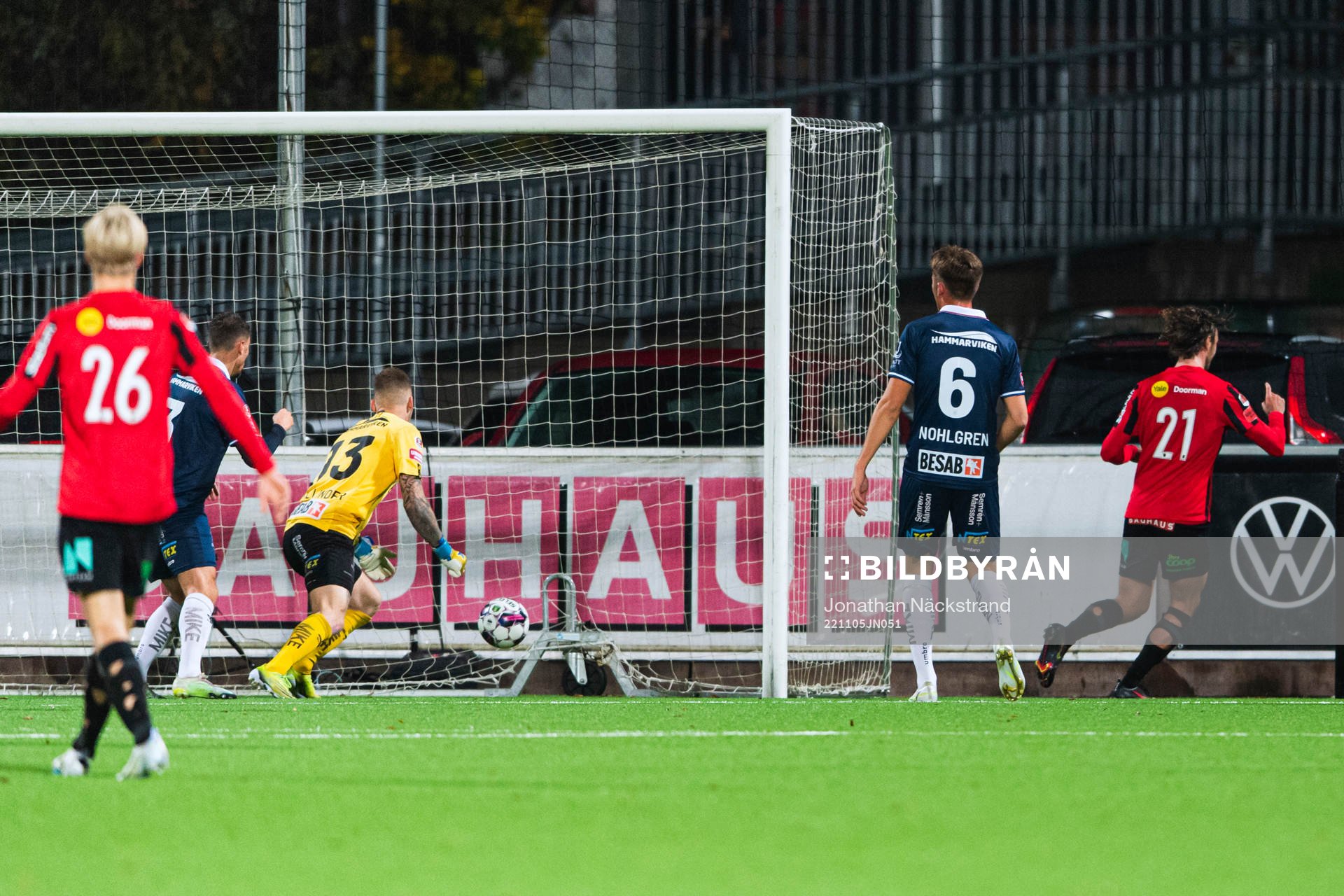 Brommapojkarnas Philip Hellqvist gör 2-1
