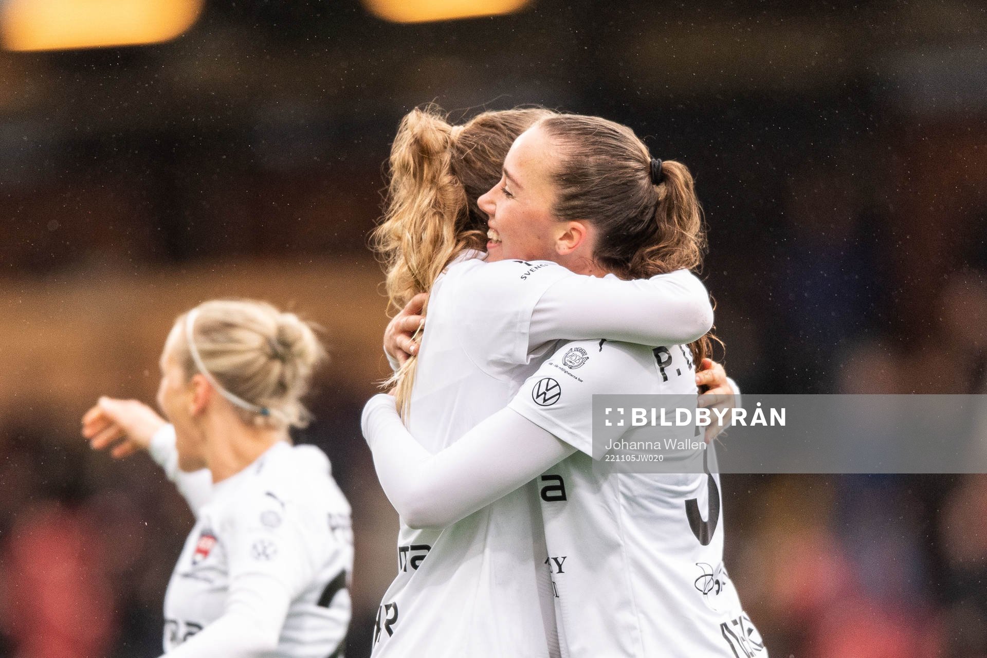 FC Rosengårds Athinna Persson Lundgren jublar med Fiona