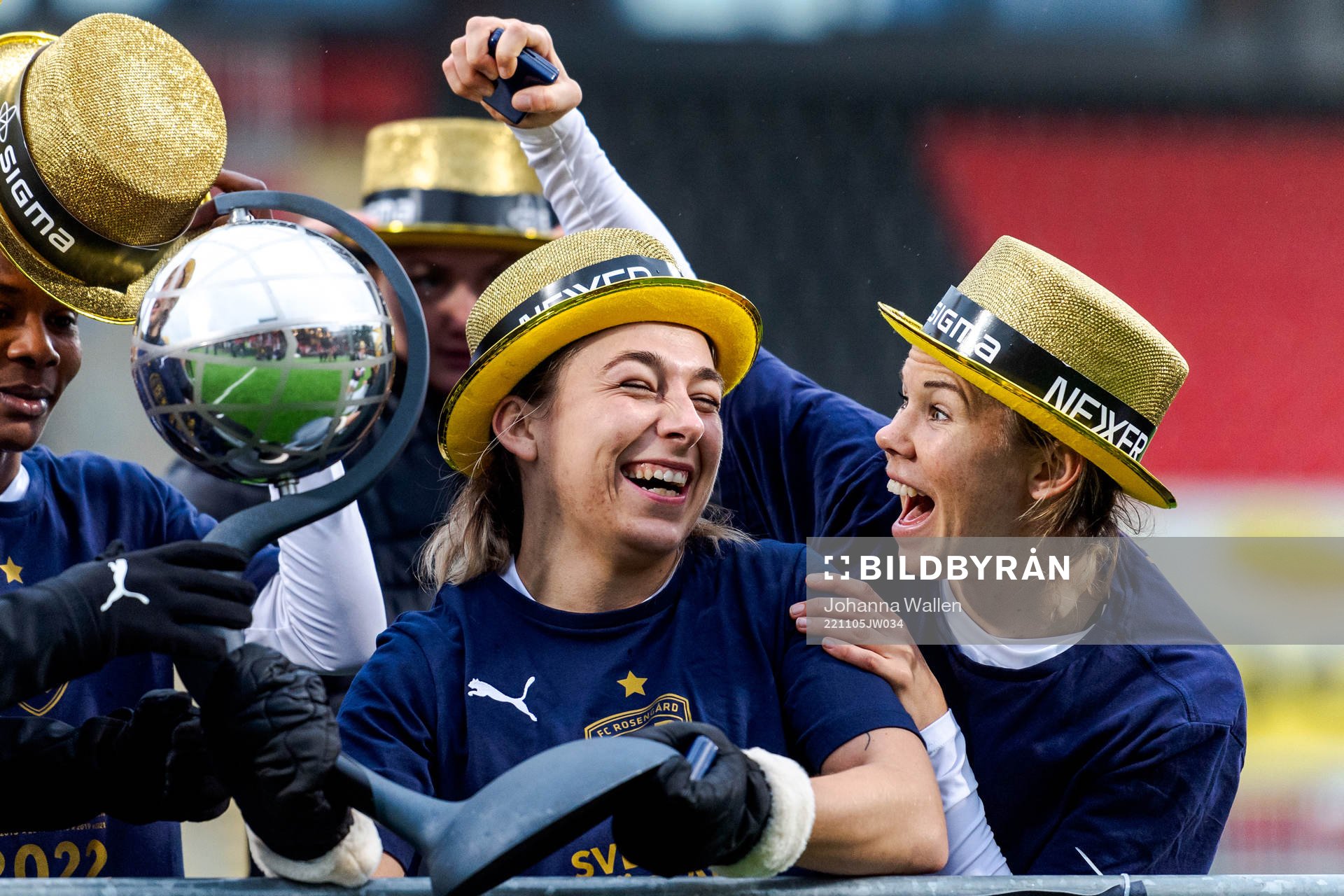 FC Rosengårds Gina Chmielinski och Jessica Wik jublar med
