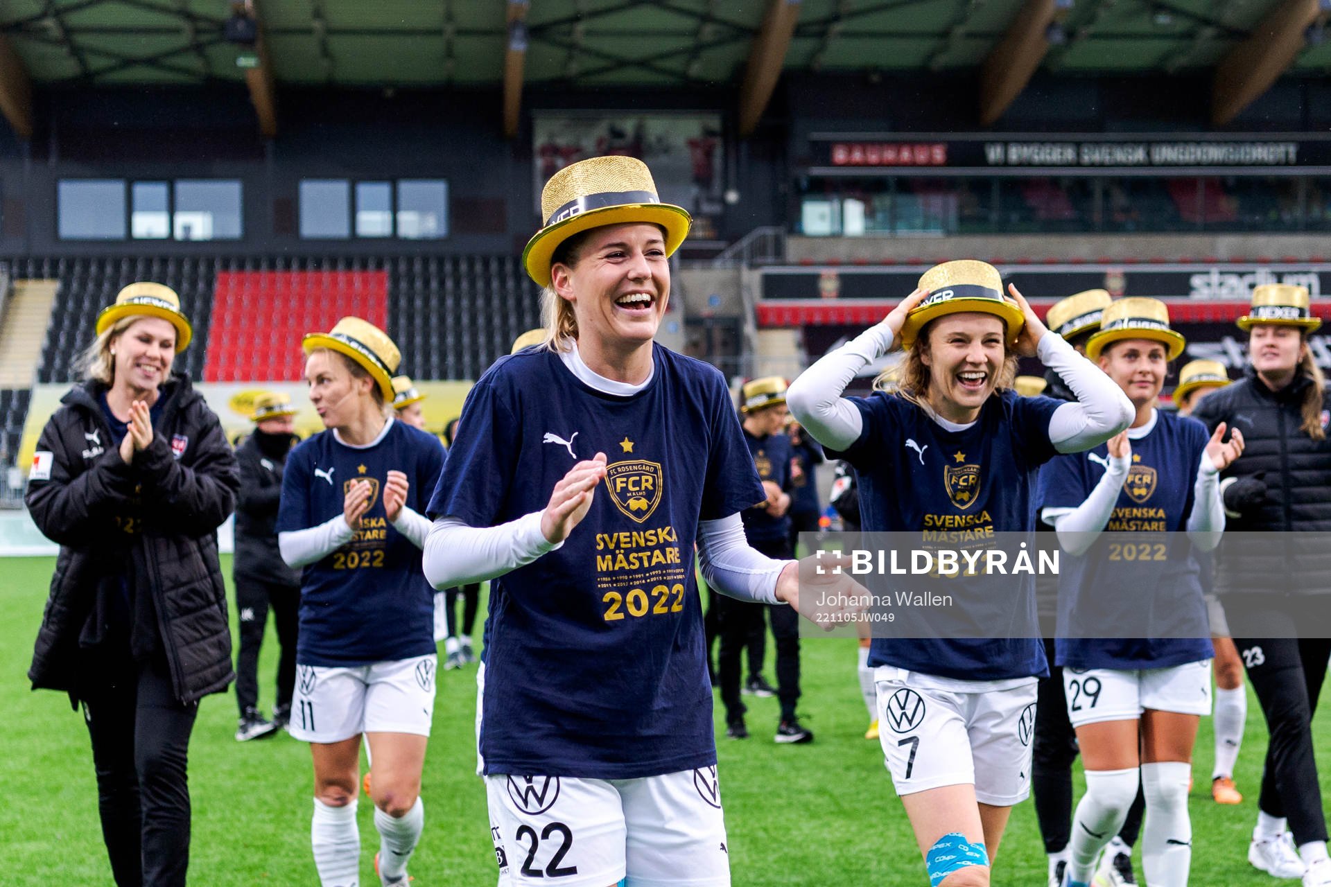 FC Rosengårds Olivia Schough och Fiona Brown jublar