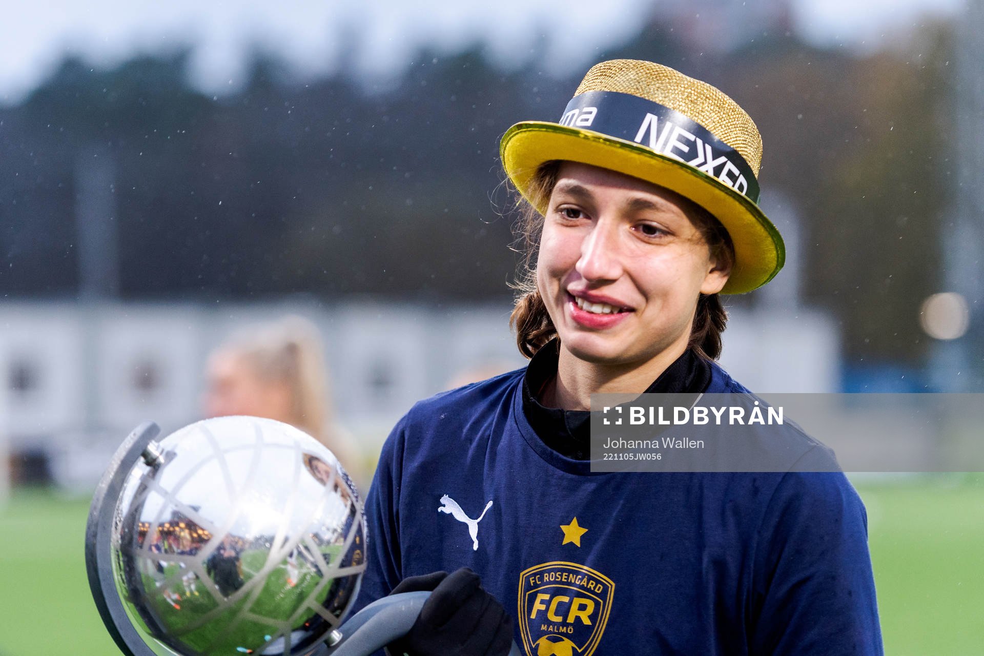 FC Rosengårds målvakt Somea Polozen jublar med
