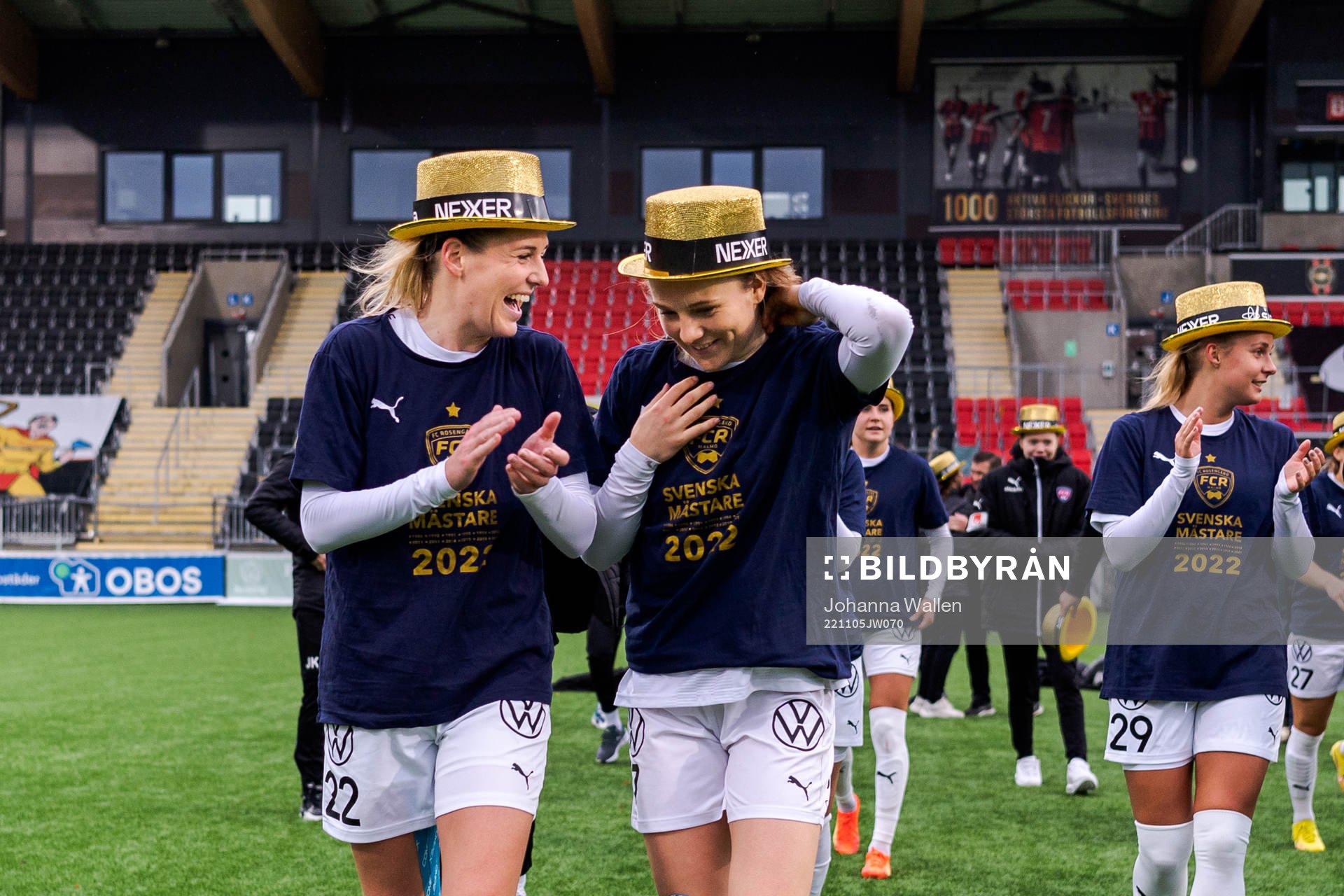 FC Rosengårds Olivia Schough och Fiona Brown jublar