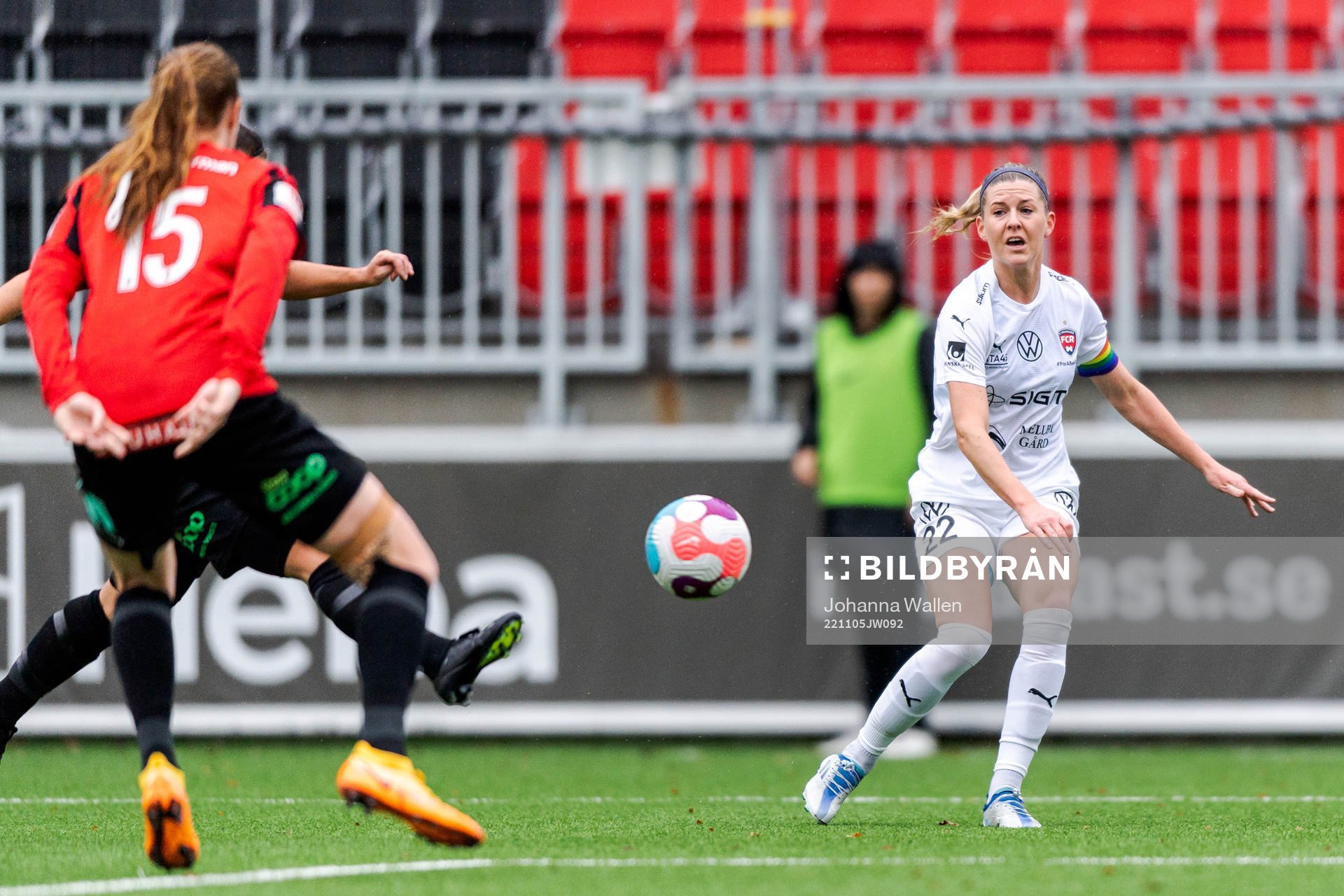 Brommapojkarnas Vaila Barsley och FC Rosengårds Olivia