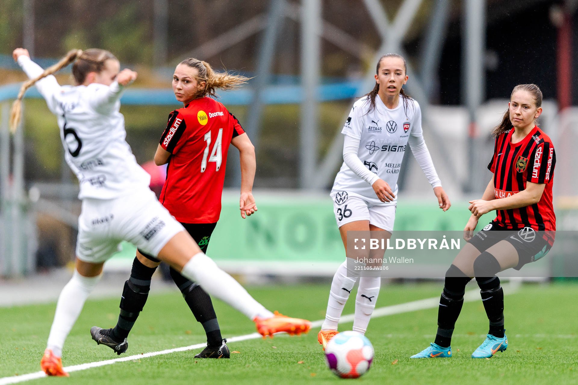 FC Rosengårds Ria Noora Minerva Öling och Athinna Persson