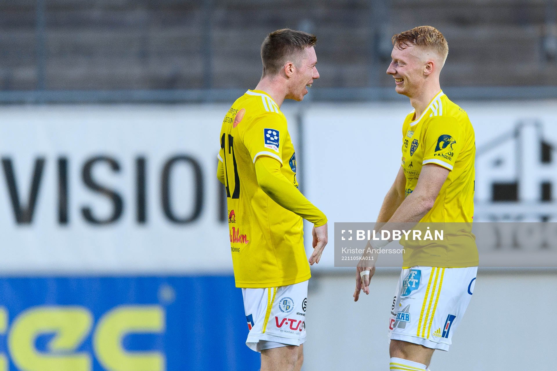 Falkenbergs Wilhelm Ärlig jublar med Lucas Sibelius