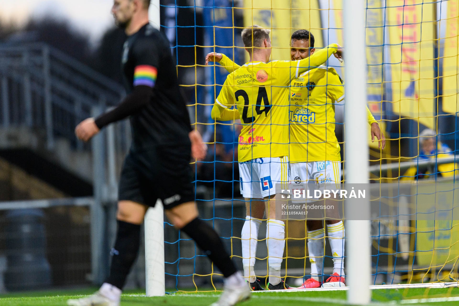 Falkenbergs Taylor Silverholt och Oliver Hintsa jublar