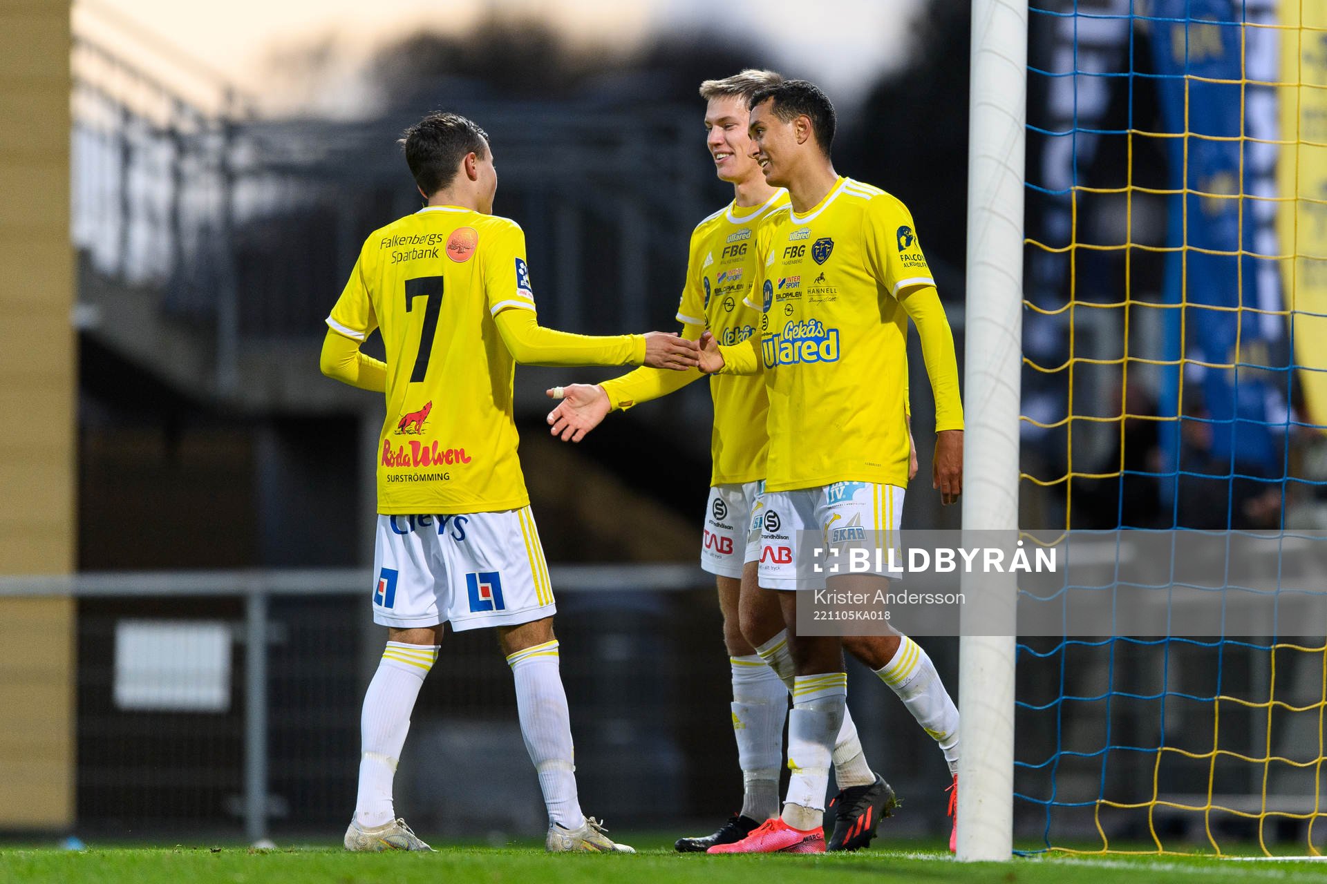 Falkenbergs Taylor Silverholt och Oliver Hintsa jublar med