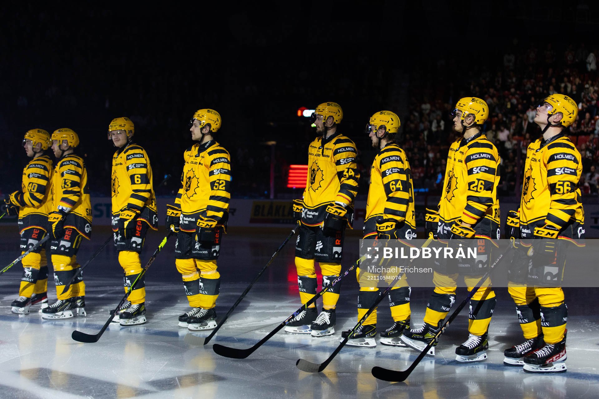 Skellefteås spelare på line up innan  ishockeymatchen i