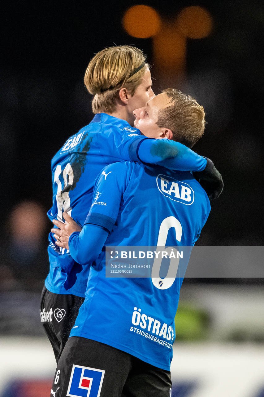 Halmstads Erik Ahlstrand och Halmstads Joel Allansson jublar
